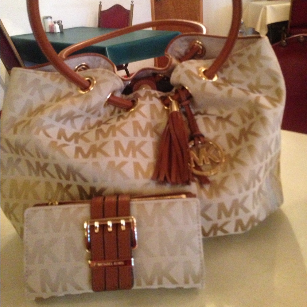 Michael Kors Purse and matching wallet